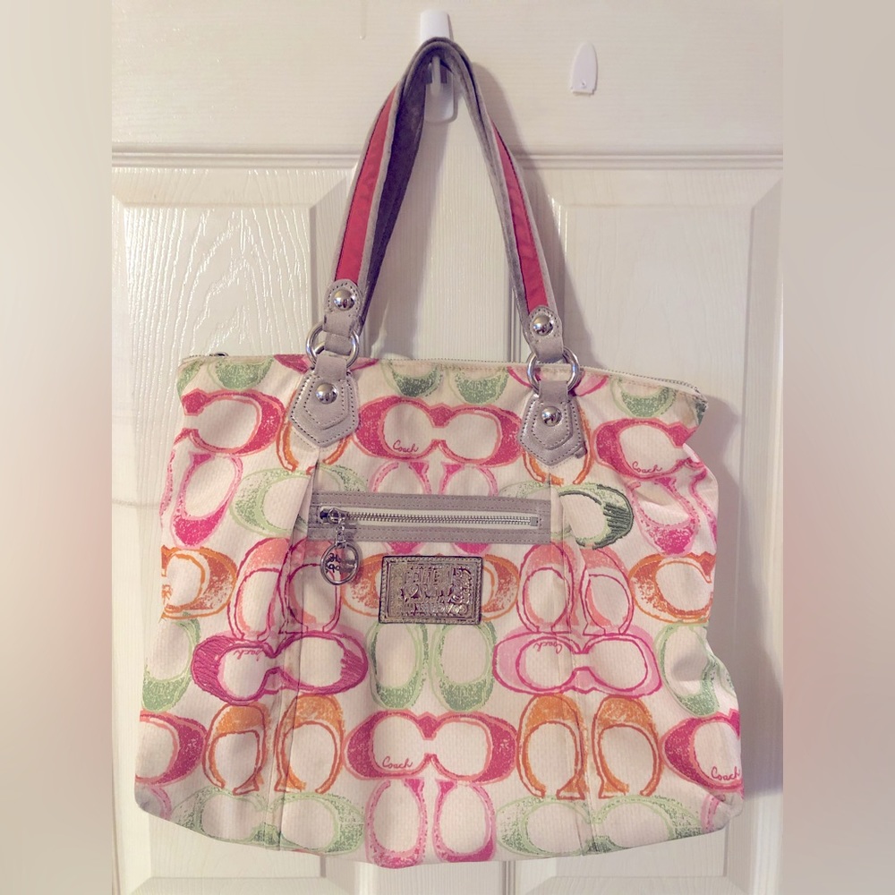 Coach Tote- Used in fair condition, please refer to all images to view condition